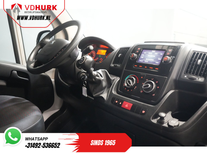 Peugeot Boxer 2.2 HDi 120 pk L2H2 BPM VRIJ! 2.5t Trekverm./ Navi/ PDC/ Cruise/ Airco - Kleine bestelwagen: afbeelding 3 Peugeot Boxer 2.2 HDi 120 pk L2H2 BPM VRIJ! 2.5t Trekverm./ Navi/ PDC/ Cruise/ Airco - Kleine bestelwagen: afbeelding 3