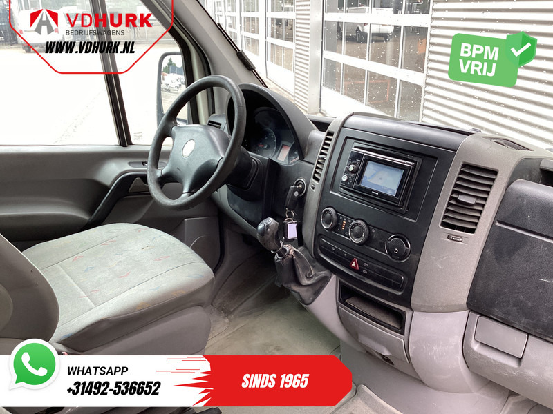 Volkswagen Crafter 35 2.5 TDI EXPORT ONLY Riem V.V/ APK 5-2026/ Imperiaal/ Gev.stoel/ 2.8T trekverm./ Navi/ Trekhaak/ Airco - Gesloten bestelwagen: afbeelding 3 Volkswagen Crafter 35 2.5 TDI EXPORT ONLY Riem V.V/ APK 5-2026/ Imperiaal/ Gev.stoel/ 2.8T trekverm./ Navi/ Trekhaak/ Airco - Gesloten bestelwagen: afbeelding 3