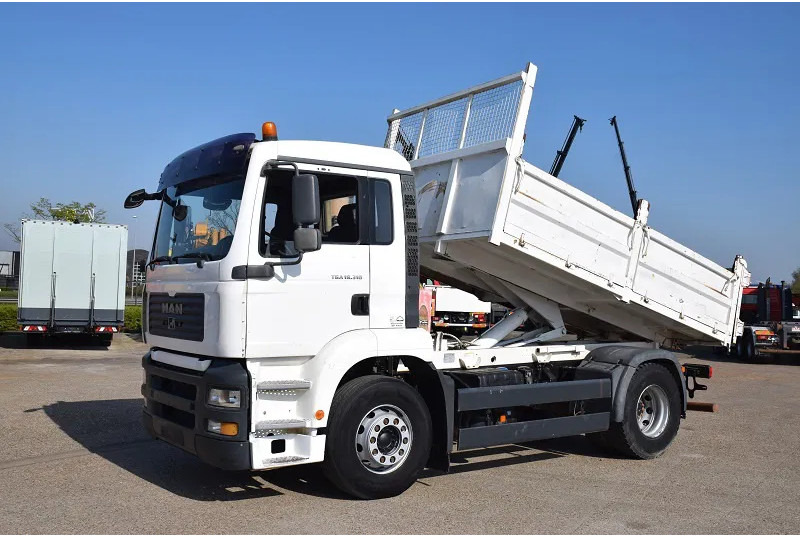MAN TGA 19.310 - Kipper vrachtwagen: afbeelding 2 MAN TGA 19.310 - Kipper vrachtwagen: afbeelding 2