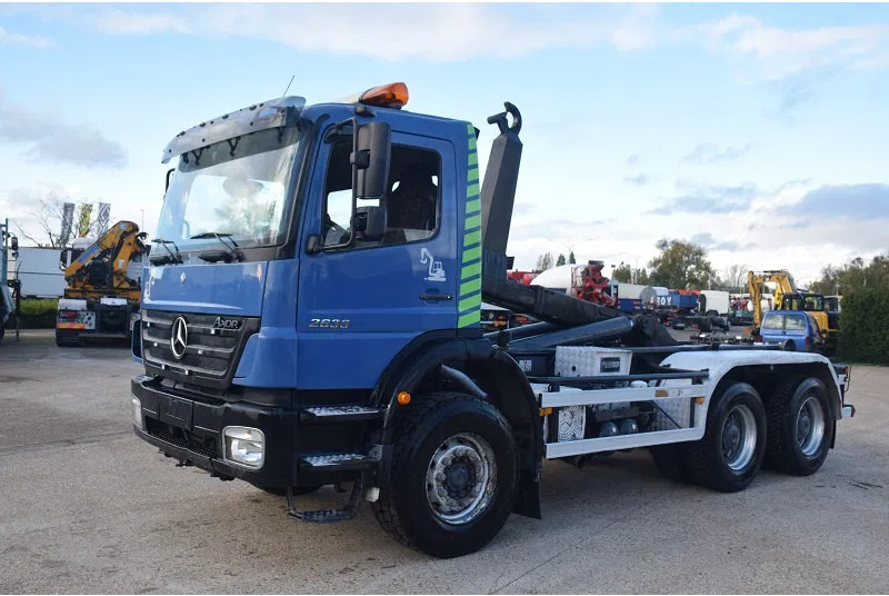 Mercedes-Benz Axor 2633 - Haakarmsysteem vrachtwagen: afbeelding 1 Mercedes-Benz Axor 2633 - Haakarmsysteem vrachtwagen: afbeelding 1