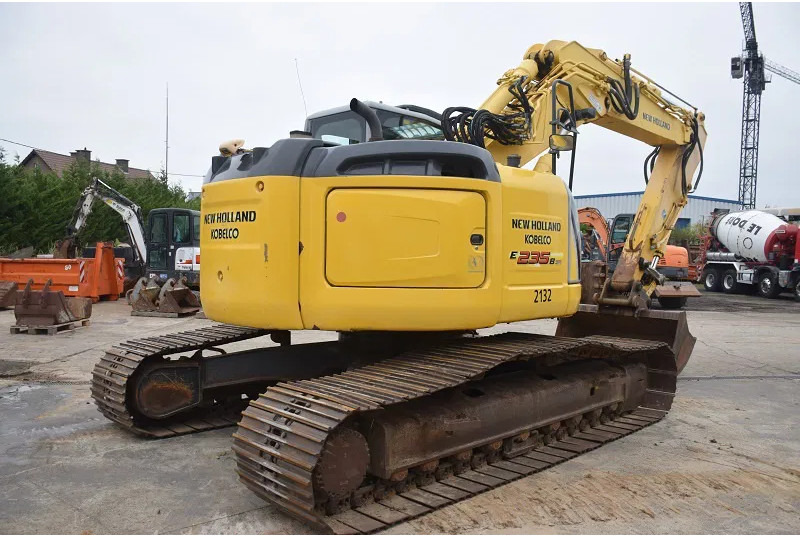 Rupsgraafmachine New Holland Kobelco E235B SR-LCT: afbeelding 7 Rupsgraafmachine New Holland Kobelco E235B SR-LCT: afbeelding 7
