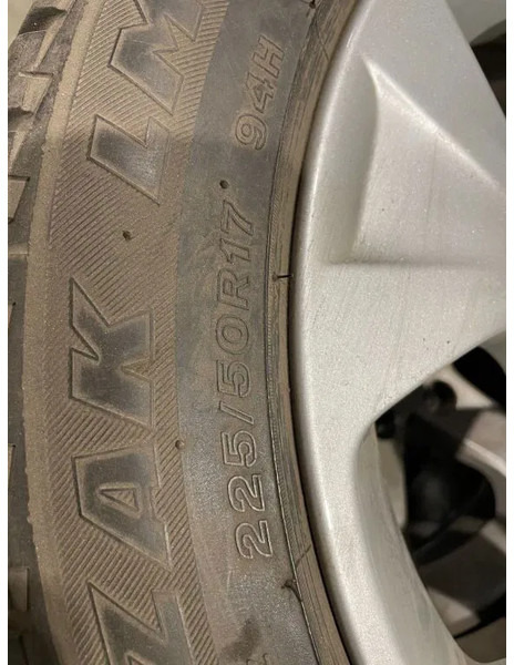 BMW *BMW velgen met Brigdestone banden *225/50 R17 - Banden en velgen voor Personenwagen: afbeelding 4 BMW *BMW velgen met Brigdestone banden *225/50 R17 - Banden en velgen voor Personenwagen: afbeelding 4