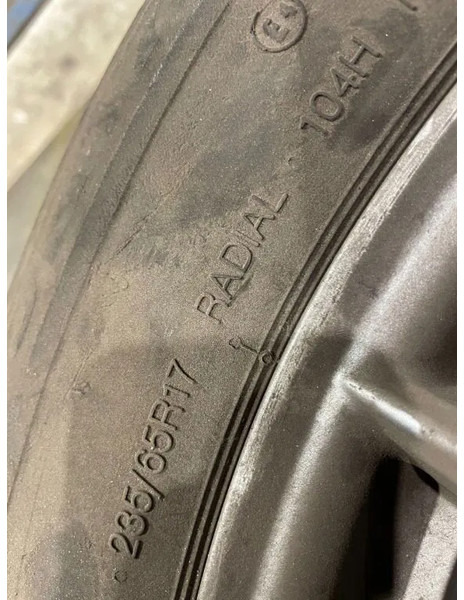 Continental Continental banden met velgen 235/65 R17 - Banden en velgen voor Personenwagen: afbeelding 4 Continental Continental banden met velgen 235/65 R17 - Banden en velgen voor Personenwagen: afbeelding 4