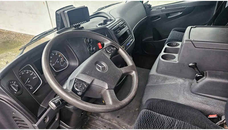 Mercedes-Benz Atego 1018 *L*Achteruitrijcamera*Automaat*Airco*Dhollandia Laadbrug*7149cm - Vrachtwagen: afbeelding 4 Mercedes-Benz Atego 1018 *L*Achteruitrijcamera*Automaat*Airco*Dhollandia Laadbrug*7149cm - Vrachtwagen: afbeelding 4