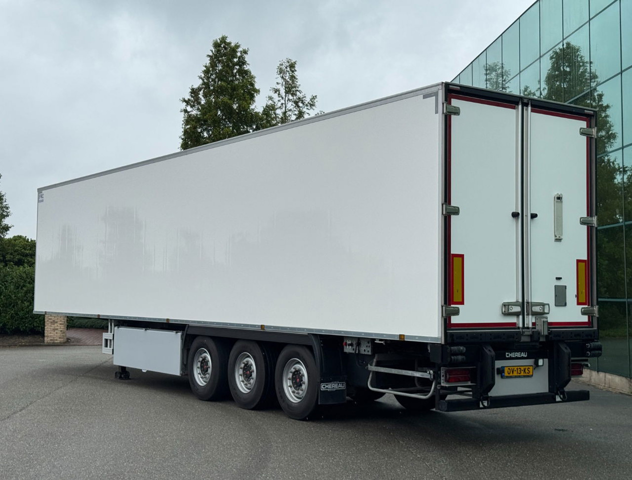 Chereau CSD3 247 CM Wide 265 CM High Thermo King SLXi300 With Only 850 Hours NEW - Koelwagen oplegger: afbeelding 3 Chereau CSD3 247 CM Wide 265 CM High Thermo King SLXi300 With Only 850 Hours NEW - Koelwagen oplegger: afbeelding 3