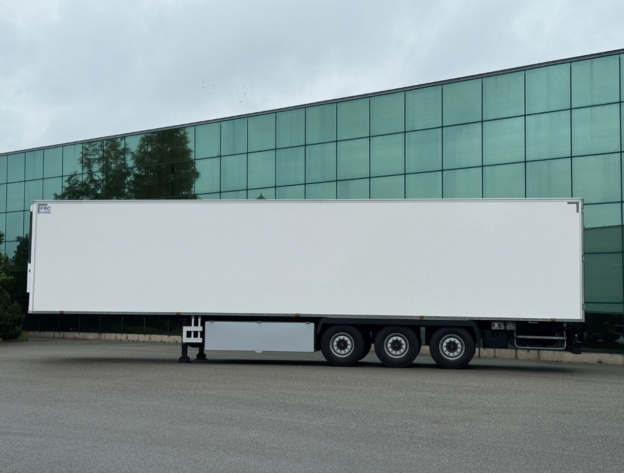 Chereau CSD3 247 CM Wide 265 CM High Thermo King SLXi300 With Only 850 Hours NEW - Koelwagen oplegger: afbeelding 2 Chereau CSD3 247 CM Wide 265 CM High Thermo King SLXi300 With Only 850 Hours NEW - Koelwagen oplegger: afbeelding 2