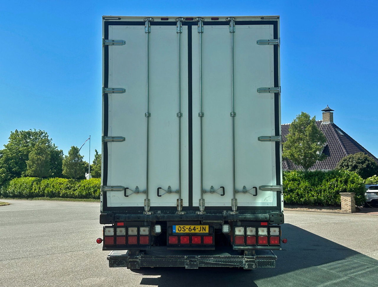 Ekeri 3-AS Multi Temp 1335 x 250 x 271 CM Inside Tail Lift - Koelwagen oplegger: afbeelding 4 Ekeri 3-AS Multi Temp 1335 x 250 x 271 CM Inside Tail Lift - Koelwagen oplegger: afbeelding 4