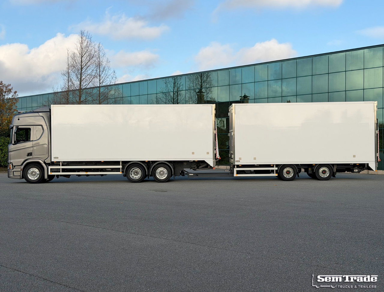 Scania R450 Retarder Full AIR 163.000 KM Heiwo Isolated Boxes 2X Tail Lift NL-Truck IN NEW Condition - Bakwagen: afbeelding 2 Scania R450 Retarder Full AIR 163.000 KM Heiwo Isolated Boxes 2X Tail Lift NL-Truck IN NEW Condition - Bakwagen: afbeelding 2