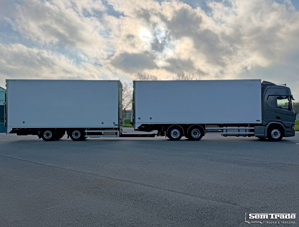 Scania R450 Retarder Full AIR 163.000 KM Heiwo Isolated Boxes 2X Tail Lift NL-Truck IN NEW Condition - Bakwagen: afbeelding 5 Scania R450 Retarder Full AIR 163.000 KM Heiwo Isolated Boxes 2X Tail Lift NL-Truck IN NEW Condition - Bakwagen: afbeelding 5