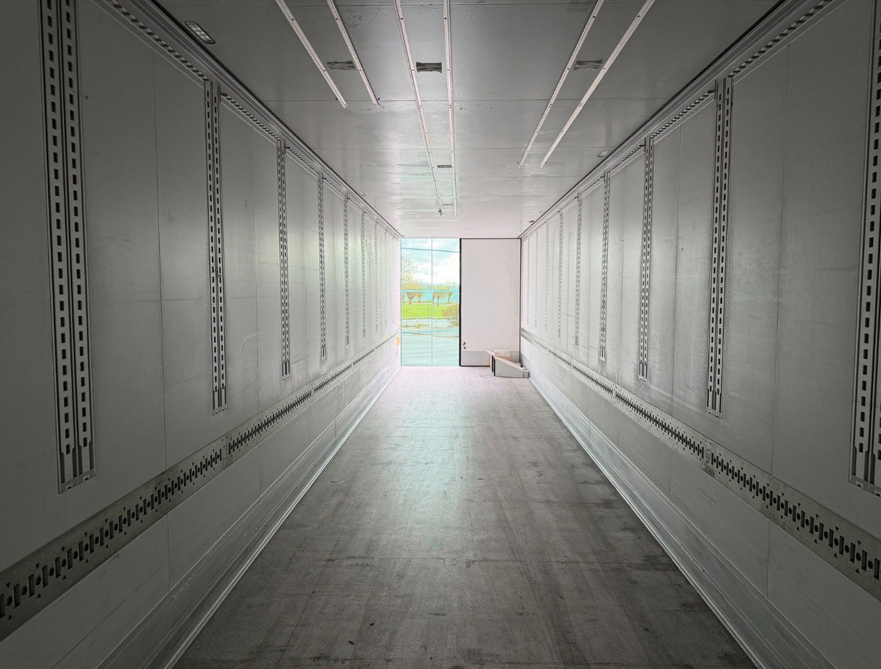 Koelwagen oplegger Schmitz Cargobull SCBS3B Thermo King SLXi 300 Only 502 Engine Hours Lift Axle Super Condition: afbeelding 21 Koelwagen oplegger Schmitz Cargobull SCBS3B Thermo King SLXi 300 Only 502 Engine Hours Lift Axle Super Condition: afbeelding 21