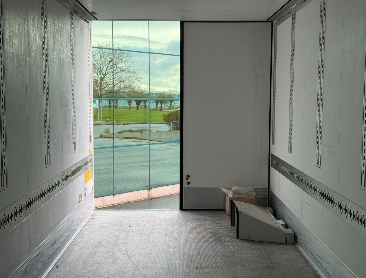 Koelwagen oplegger Schmitz Cargobull SCBS3B Thermo King SLXi 300 Only 502 Engine Hours Lift Axle Super Condition: afbeelding 22 Koelwagen oplegger Schmitz Cargobull SCBS3B Thermo King SLXi 300 Only 502 Engine Hours Lift Axle Super Condition: afbeelding 22