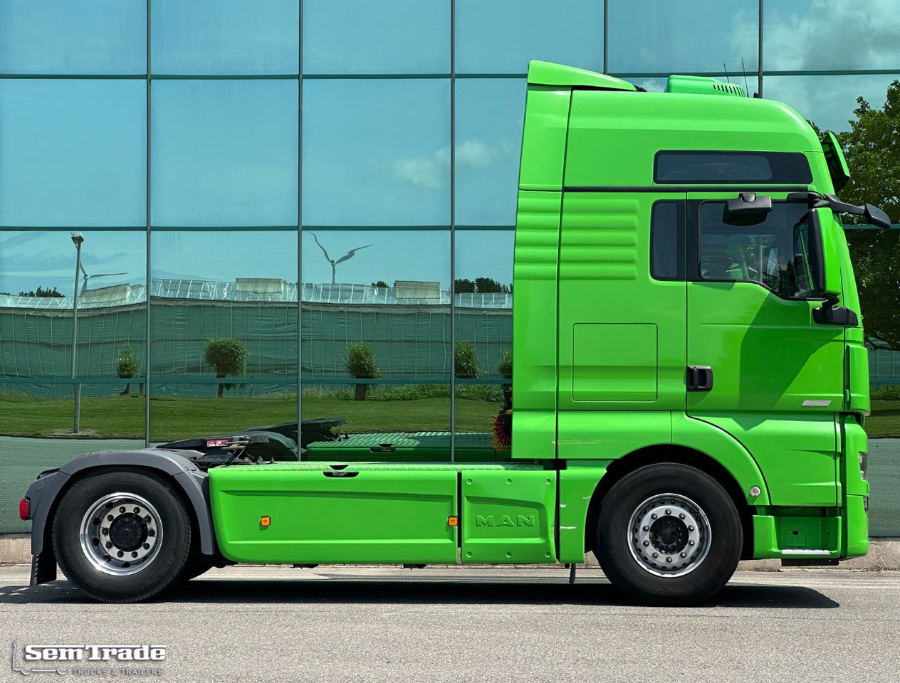 MAN TGX 18.460 Euro 6 Only 697.000 KM 2X Tanks TOP Condition BE-Truck - Trekker: afbeelding 5 MAN TGX 18.460 Euro 6 Only 697.000 KM 2X Tanks TOP Condition BE-Truck - Trekker: afbeelding 5