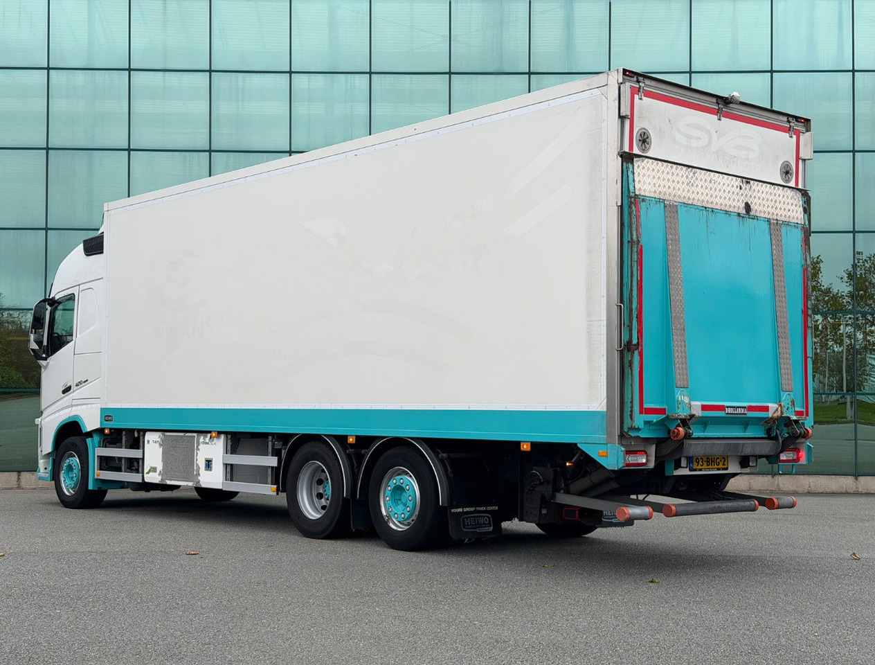 Volvo FH 420 6X2 Globetrotter Heiwo BOX 875 x 250 x 272 CM IN Thermo King T-800 490.000 KM TOP Condition NL Truck - Koelwagen vrachtwagen: afbeelding 3 Volvo FH 420 6X2 Globetrotter Heiwo BOX 875 x 250 x 272 CM IN Thermo King T-800 490.000 KM TOP Condition NL Truck - Koelwagen vrachtwagen: afbeelding 3