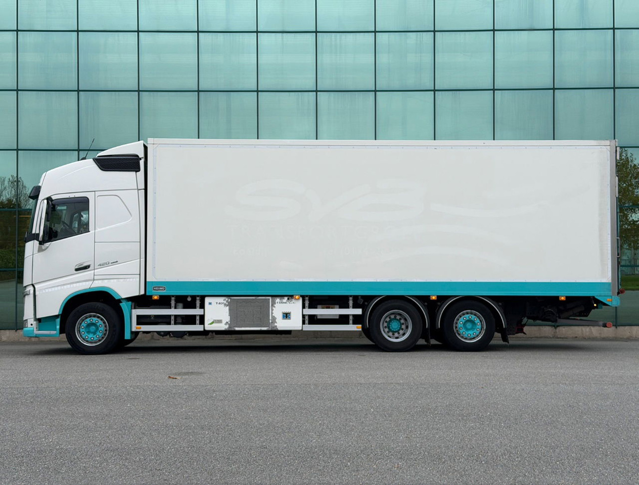 Volvo FH 420 6X2 Globetrotter Heiwo BOX 875 x 250 x 272 CM IN Thermo King T-800 490.000 KM TOP Condition NL Truck - Koelwagen vrachtwagen: afbeelding 2 Volvo FH 420 6X2 Globetrotter Heiwo BOX 875 x 250 x 272 CM IN Thermo King T-800 490.000 KM TOP Condition NL Truck - Koelwagen vrachtwagen: afbeelding 2