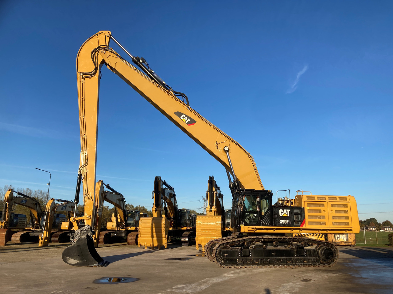 CATERPILLAR 390F Long Reach (coming in) - Rupsgraafmachine: afbeelding 1 CATERPILLAR 390F Long Reach (coming in) - Rupsgraafmachine: afbeelding 1