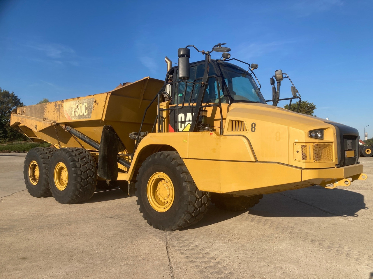 CATERPILLAR 730C - Kiepwagen met knikbesturing: afbeelding 4 CATERPILLAR 730C - Kiepwagen met knikbesturing: afbeelding 4