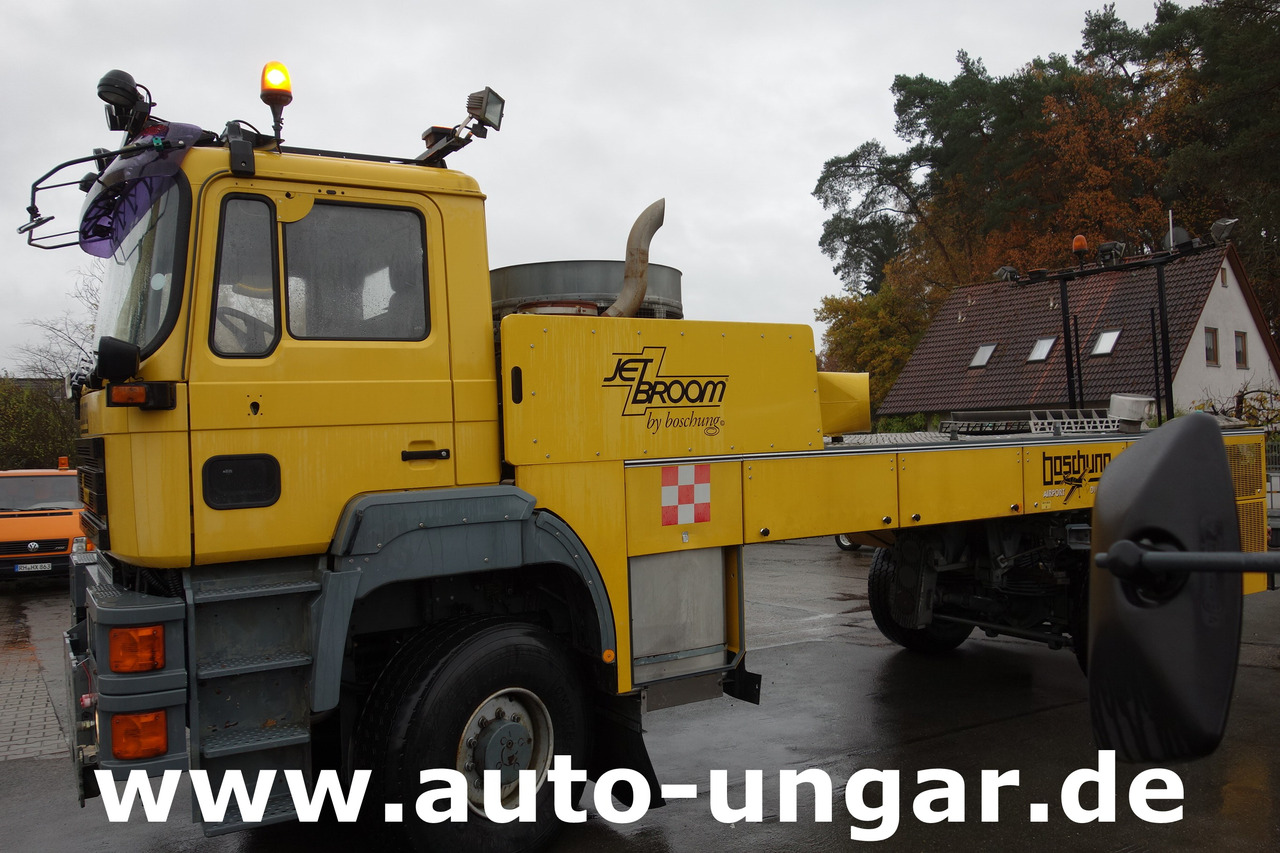 MAN Boschung BJB 8000 Speed Broom 4x4 Offroad Trial Flughafen - Ground support equipment, Ground support equipment: afbeelding 4 MAN Boschung BJB 8000 Speed Broom 4x4 Offroad Trial Flughafen - Ground support equipment, Ground support equipment: afbeelding 4