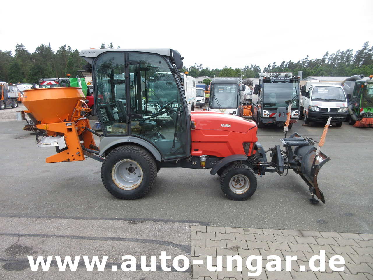 HAKO Hakotrac 2650 DA Winterdienst Schneepflug & Streuer 4x4 Zapfwelle Hydraulik - Gemeentelijke tractor: afbeelding 3 HAKO Hakotrac 2650 DA Winterdienst Schneepflug & Streuer 4x4 Zapfwelle Hydraulik - Gemeentelijke tractor: afbeelding 3