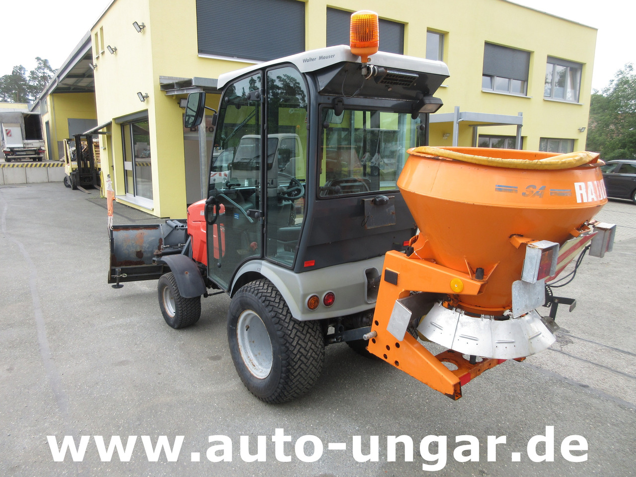 HAKO Hakotrac 2650 DA Winterdienst Schneepflug & Streuer 4x4 Zapfwelle Hydraulik - Gemeentelijke tractor: afbeelding 5 HAKO Hakotrac 2650 DA Winterdienst Schneepflug & Streuer 4x4 Zapfwelle Hydraulik - Gemeentelijke tractor: afbeelding 5