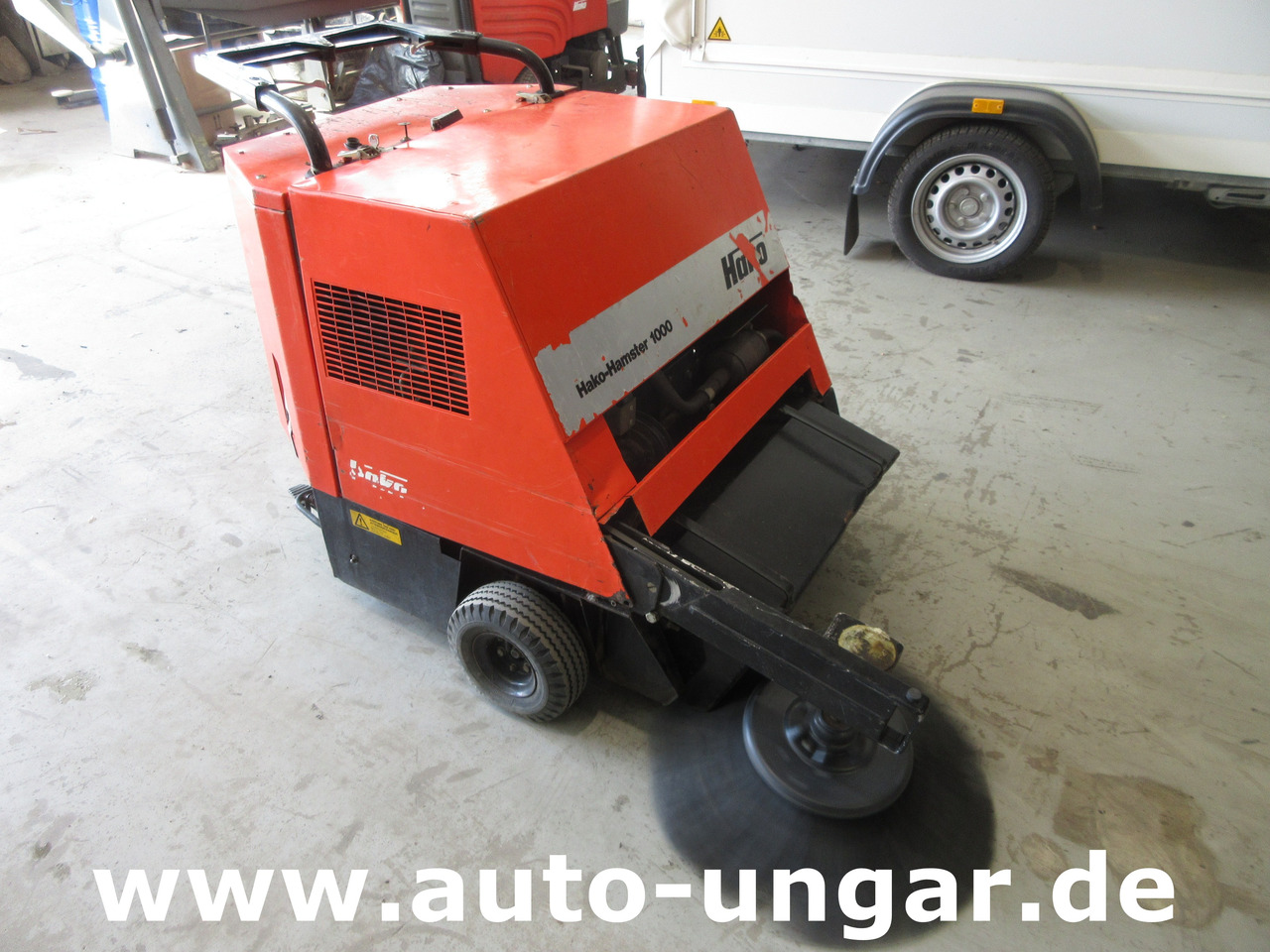 HAKO Hamster Benzin - Kehrmaschine mit eigenem Antrieb und Seitenbesen - Veegwagen: afbeelding 3 HAKO Hamster Benzin - Kehrmaschine mit eigenem Antrieb und Seitenbesen - Veegwagen: afbeelding 3