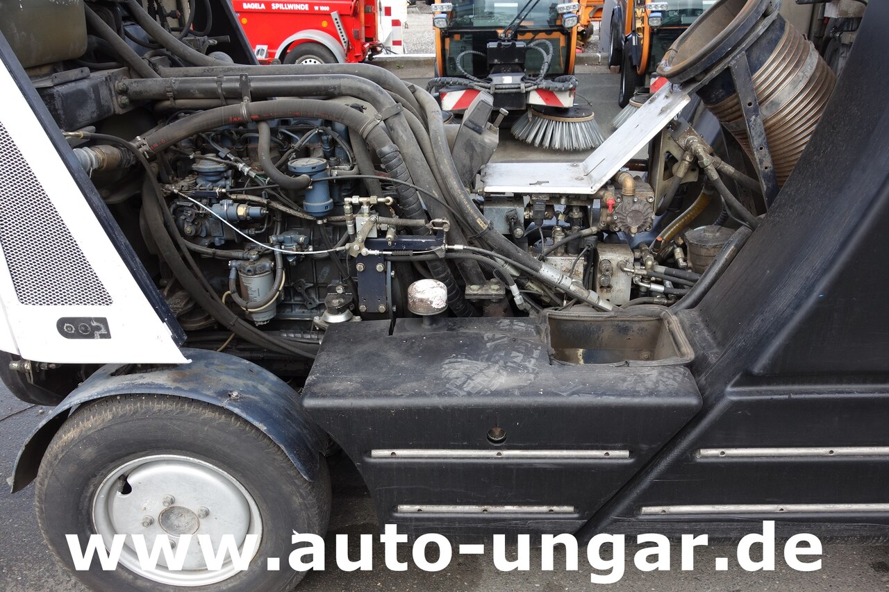 Mathieu Yno Azura 2 Hydrostat 4-Rad Lenkung - Veegwagen: afbeelding 5 Mathieu Yno Azura 2 Hydrostat 4-Rad Lenkung - Veegwagen: afbeelding 5