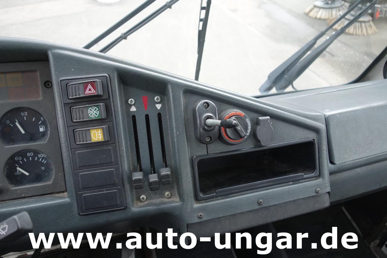 Vliegtuigtrekker Multicar M26 Champion Flugzeugschlepper Doka GSE Airport Push Back Industrieschlepper: afbeelding 15 Vliegtuigtrekker Multicar M26 Champion Flugzeugschlepper Doka GSE Airport Push Back Industrieschlepper: afbeelding 15