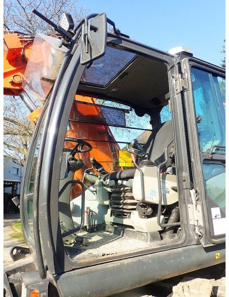 Mobiele graafmachine Hitachi Zaxis 140W-5B: afbeelding 9 Mobiele graafmachine Hitachi Zaxis 140W-5B: afbeelding 9