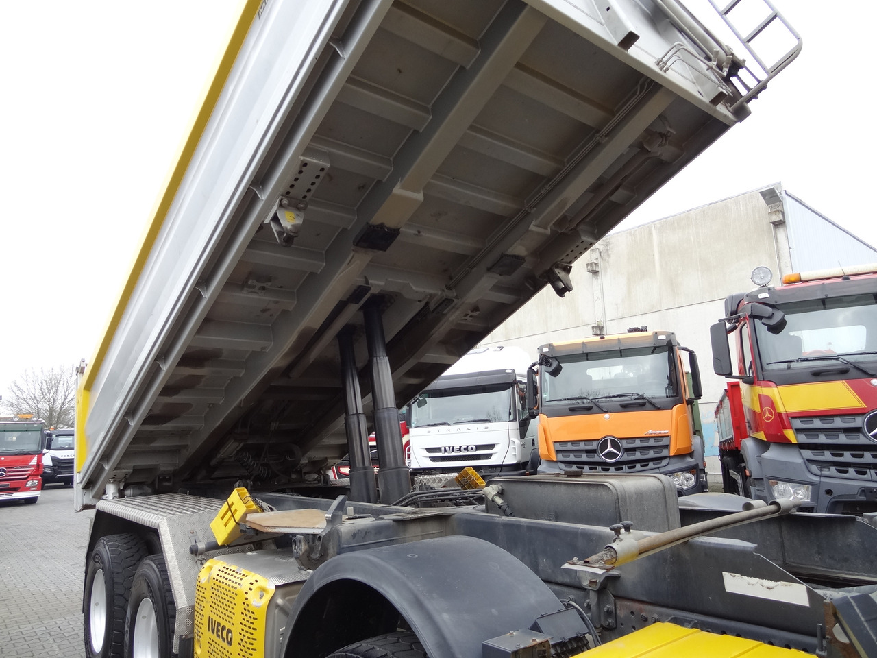 Iveco Trakker 450 8X4 Meiller - Kipper vrachtwagen: afbeelding 4 Iveco Trakker 450 8X4 Meiller - Kipper vrachtwagen: afbeelding 4