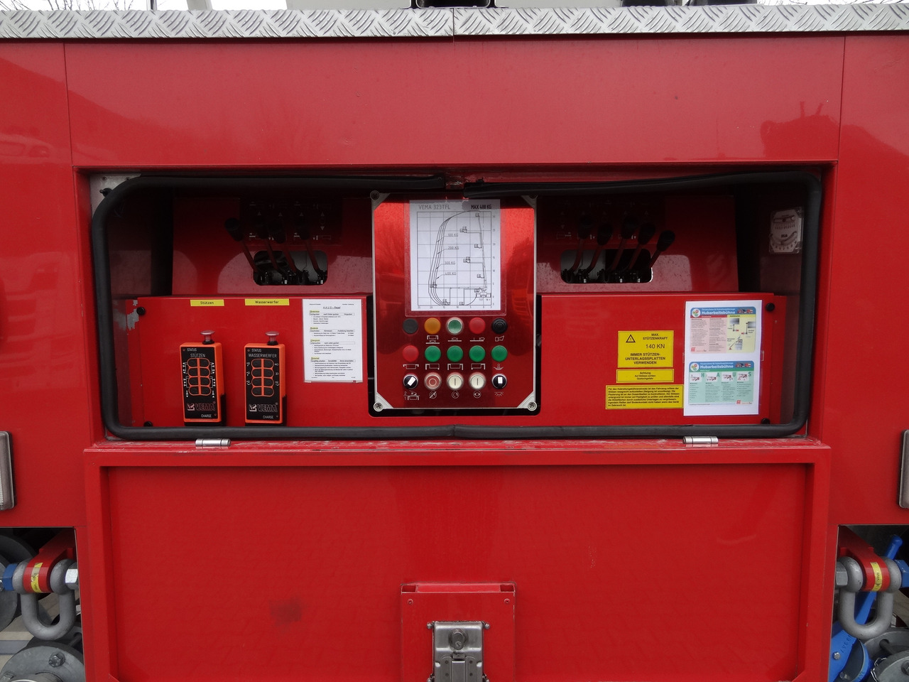 MAN FE 410 6X6 Feuerwehr Vema Lift 32 Meter - Vrachtwagen hoogwerker: afbeelding 3 MAN FE 410 6X6 Feuerwehr Vema Lift 32 Meter - Vrachtwagen hoogwerker: afbeelding 3