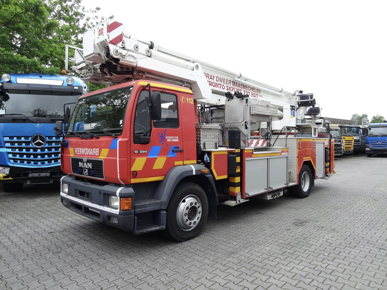 MAN L2000 18.284 Feuerwehr Bronto Skylift 27 Meter - Vrachtwagen hoogwerker: afbeelding 1 MAN L2000 18.284 Feuerwehr Bronto Skylift 27 Meter - Vrachtwagen hoogwerker: afbeelding 1