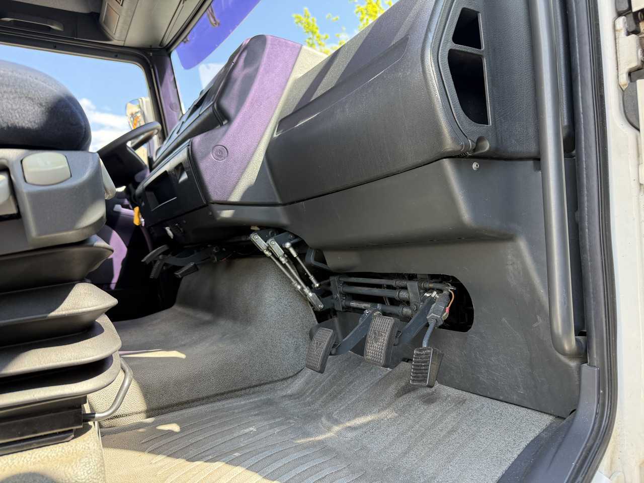 MAN TGA 18.350 4X2 LL Fahrschule - Containertransporter/ Wissellaadbak vrachtwagen: afbeelding 4 MAN TGA 18.350 4X2 LL Fahrschule - Containertransporter/ Wissellaadbak vrachtwagen: afbeelding 4