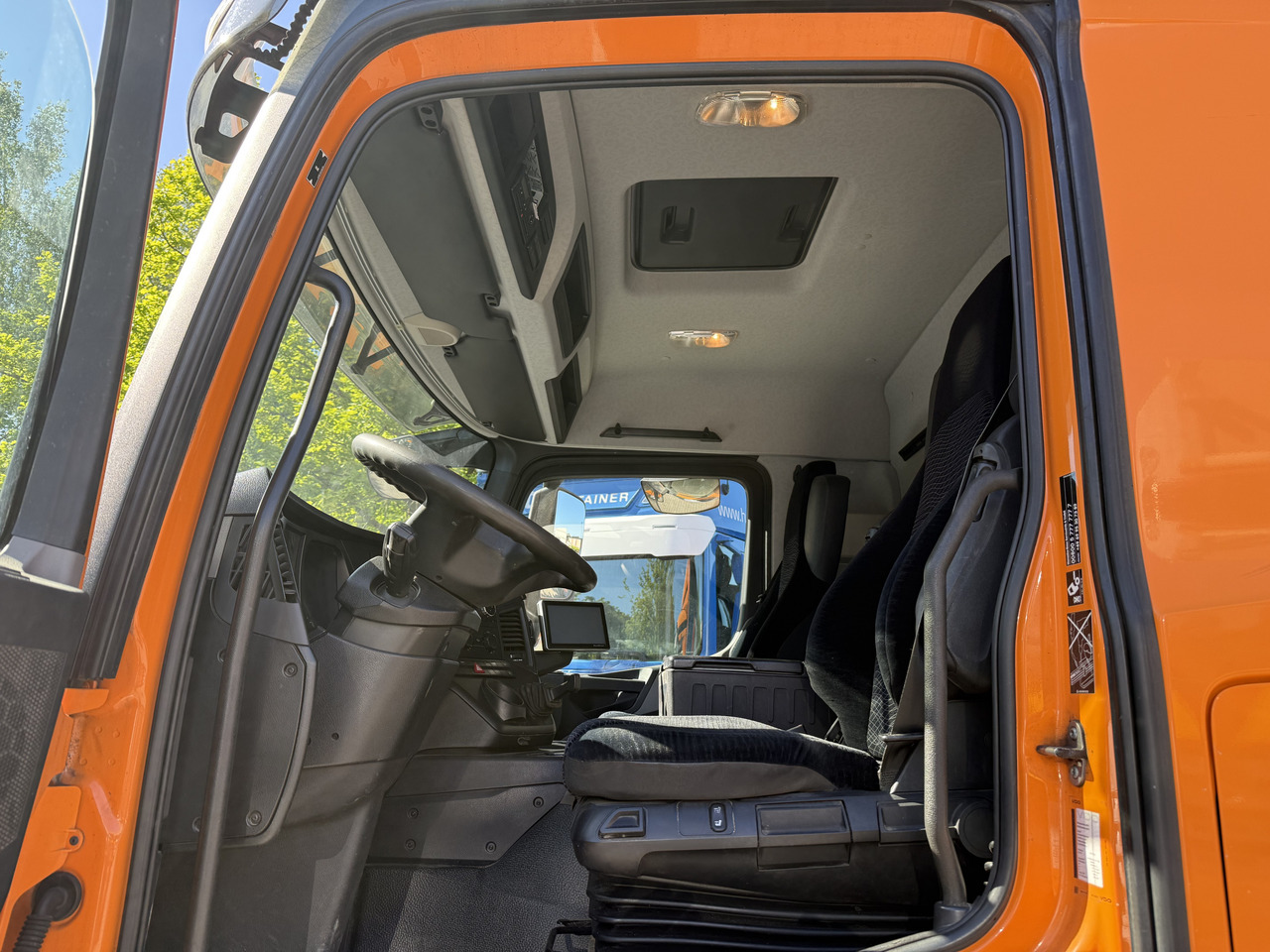 Mercedes-Benz Actros 1827 Kran Palfinger PK 9002 - Schuifzeilen vrachtwagen, Kraanwagen: afbeelding 4 Mercedes-Benz Actros 1827 Kran Palfinger PK 9002 - Schuifzeilen vrachtwagen, Kraanwagen: afbeelding 4