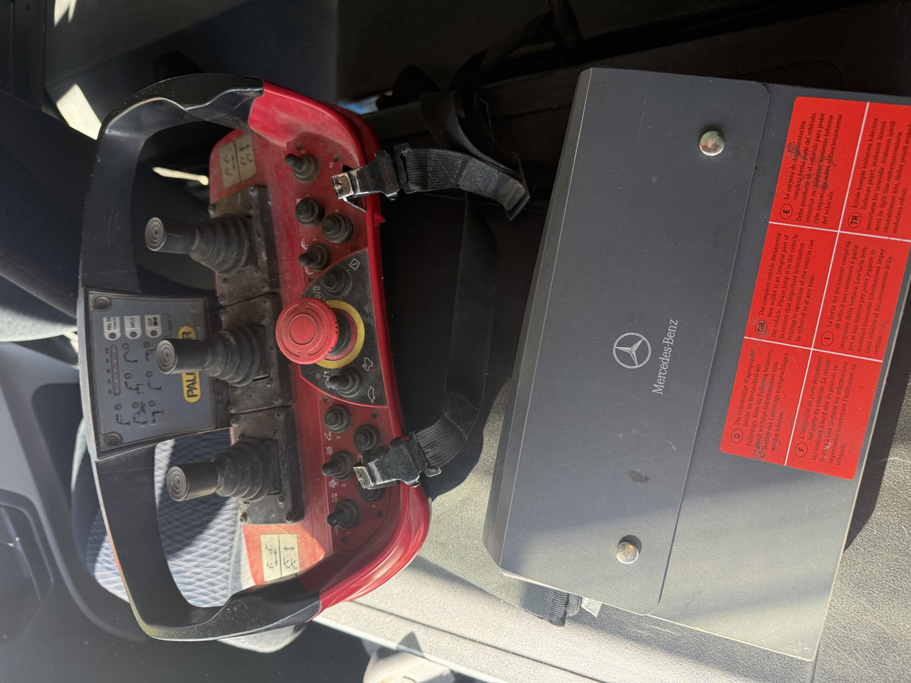 Kraanwagen, Schuifzeilen vrachtwagen Mercedes-Benz Actros 1827 Kran Palfinger PK 9002: afbeelding 7 Kraanwagen, Schuifzeilen vrachtwagen Mercedes-Benz Actros 1827 Kran Palfinger PK 9002: afbeelding 7