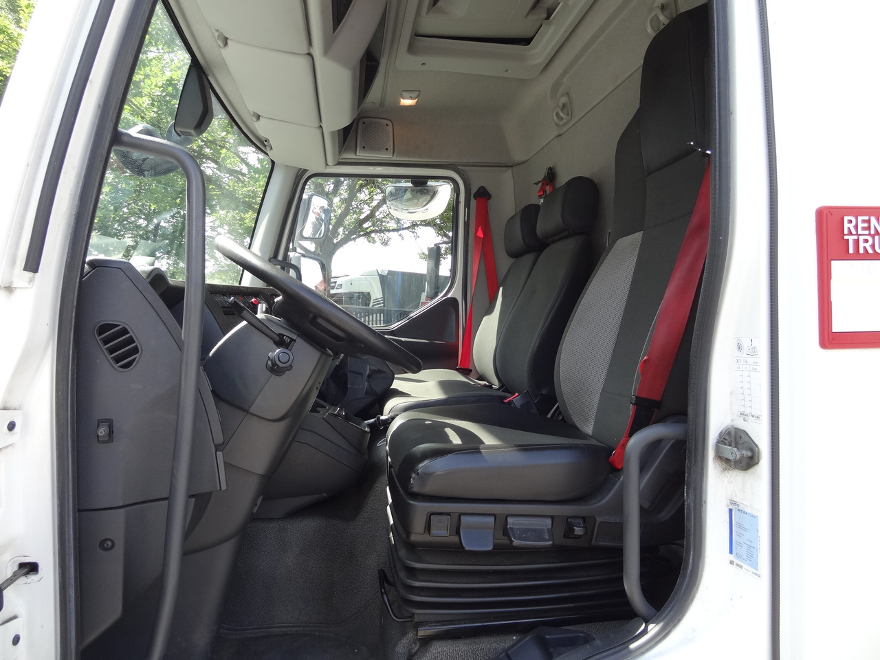 Renault D10.210 7m Koffer - Bakwagen: afbeelding 4 Renault D10.210 7m Koffer - Bakwagen: afbeelding 4