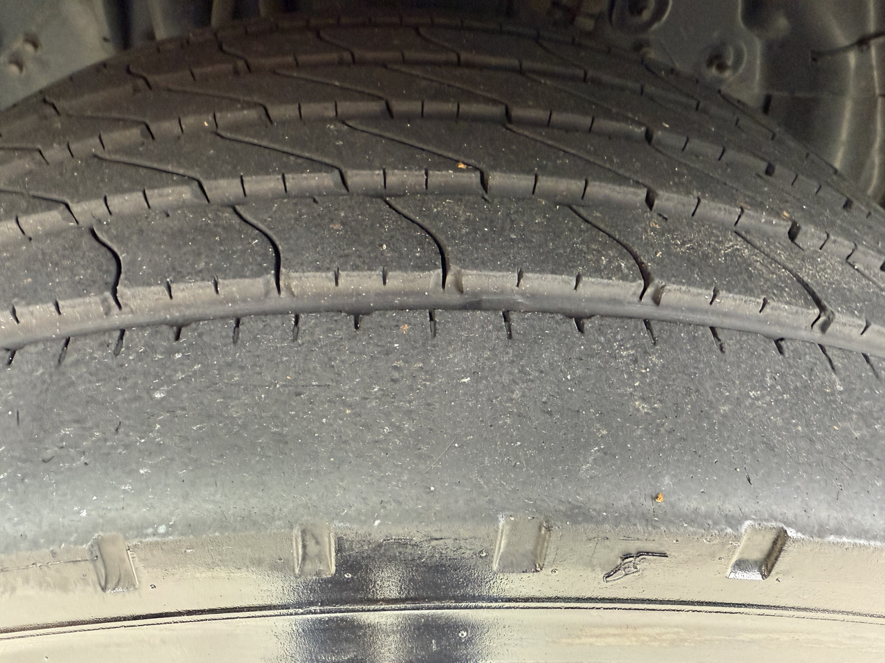 Scania P410 4X2 Palfinger PK 13001 - Vrachtwagen met open laadbak, Kraanwagen: afbeelding 2 Scania P410 4X2 Palfinger PK 13001 - Vrachtwagen met open laadbak, Kraanwagen: afbeelding 2