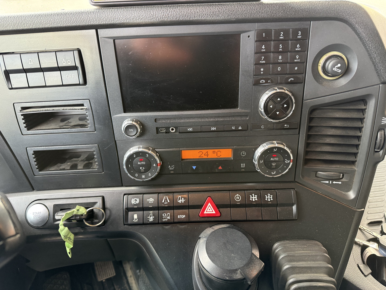 Mercedes-Benz Arocs 2653 6X4 Kran Kesla 2124L - Trekker: afbeelding 2 Mercedes-Benz Arocs 2653 6X4 Kran Kesla 2124L - Trekker: afbeelding 2