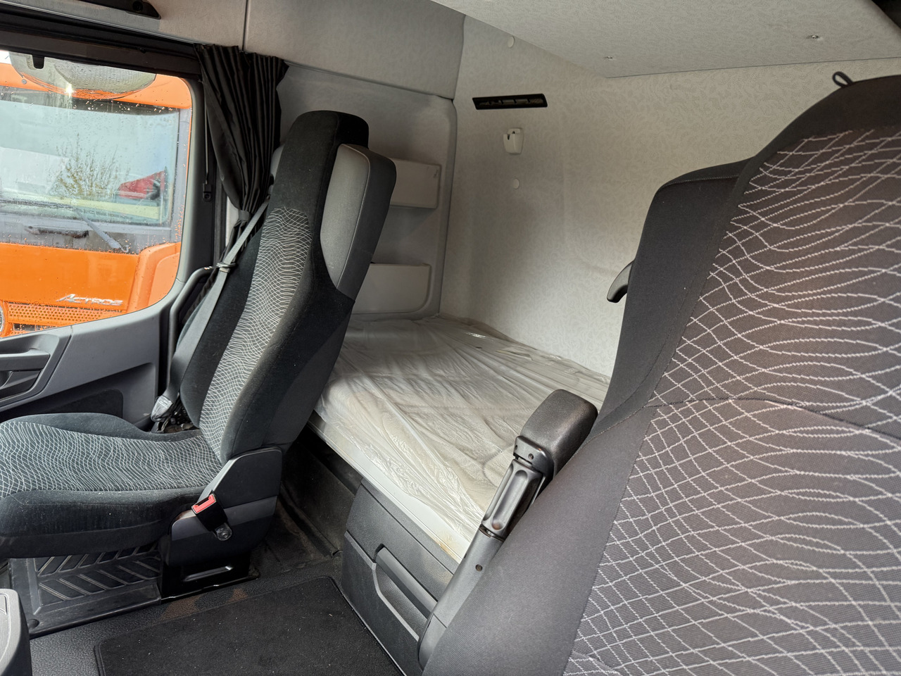 Mercedes-Benz Arocs 2653 6X4 Kran Kesla 2124L - Trekker: afbeelding 4 Mercedes-Benz Arocs 2653 6X4 Kran Kesla 2124L - Trekker: afbeelding 4