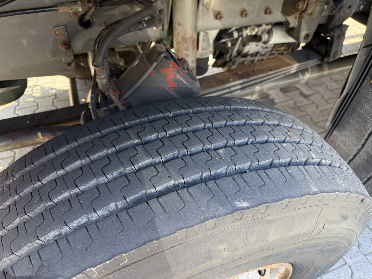 Volvo FM12 420 4X4 Kran MKG 300 bis 24 Meter - Vrachtwagen met open laadbak, Kraanwagen: afbeelding 5 Volvo FM12 420 4X4 Kran MKG 300 bis 24 Meter - Vrachtwagen met open laadbak, Kraanwagen: afbeelding 5