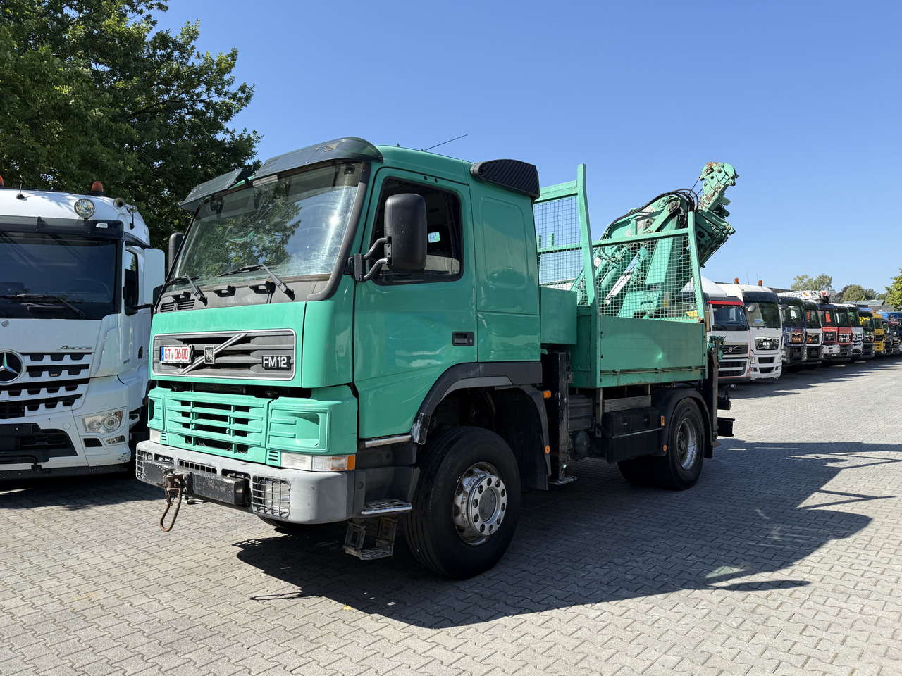 Volvo FM12 420 4X4 Kran MKG 300 bis 24 Meter - Vrachtwagen met open laadbak, Kraanwagen: afbeelding 1 Volvo FM12 420 4X4 Kran MKG 300 bis 24 Meter - Vrachtwagen met open laadbak, Kraanwagen: afbeelding 1