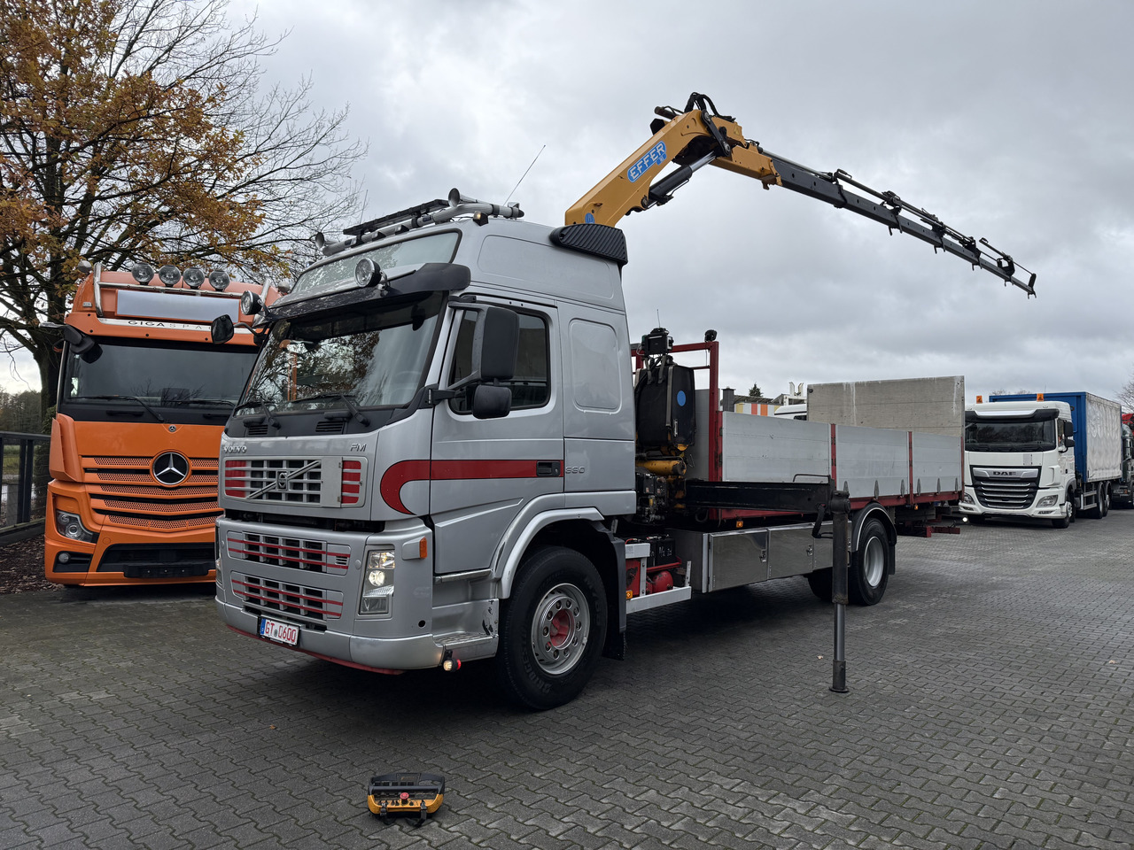 Volvo FM330 Kran Effer 165 bis 20 Meter - Kraanwagen, Vrachtwagen met open laadbak: afbeelding 1 Volvo FM330 Kran Effer 165 bis 20 Meter - Kraanwagen, Vrachtwagen met open laadbak: afbeelding 1