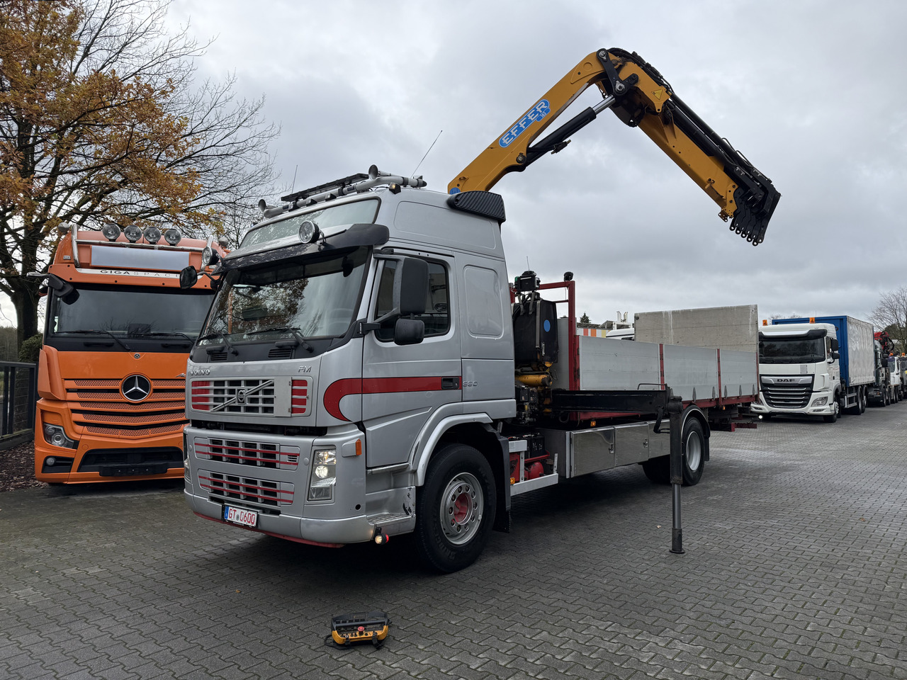 Volvo FM330 Kran Effer 165 bis 20 Meter - Vrachtwagen met open laadbak, Kraanwagen: afbeelding 1 Volvo FM330 Kran Effer 165 bis 20 Meter - Vrachtwagen met open laadbak, Kraanwagen: afbeelding 1
