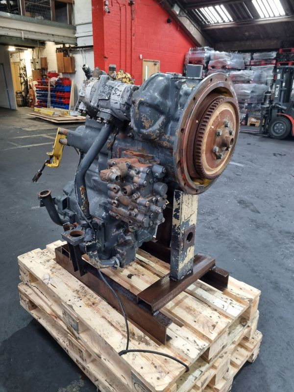 Komatsu WA320-3 Gearbox (Plant) - Versnellingsbak voor Bouwmachine: afbeelding 1 Komatsu WA320-3 Gearbox (Plant) - Versnellingsbak voor Bouwmachine: afbeelding 1