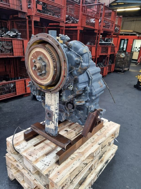 Komatsu WA320-3 Gearbox (Plant) - Versnellingsbak voor Bouwmachine: afbeelding 4 Komatsu WA320-3 Gearbox (Plant) - Versnellingsbak voor Bouwmachine: afbeelding 4