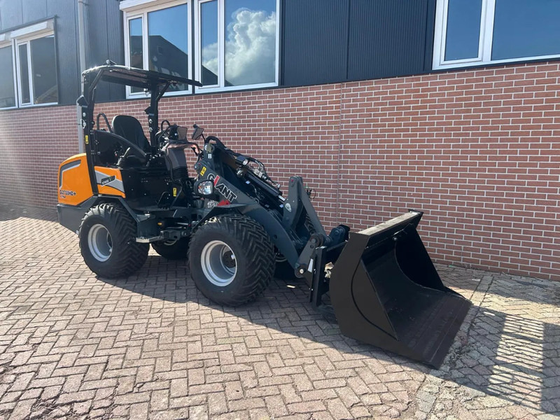 Giant G2700 - Compacte rupslader: afbeelding 2 Giant G2700 - Compacte rupslader: afbeelding 2