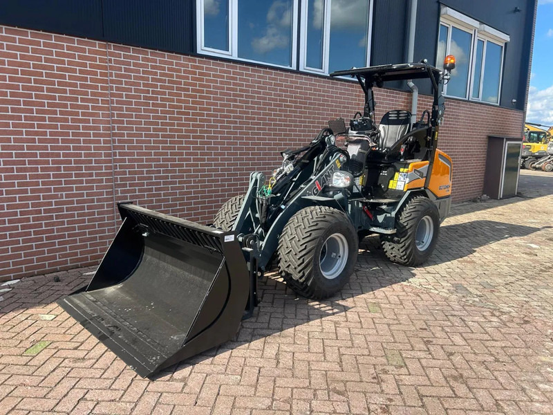 Giant G2700 - Compacte rupslader: afbeelding 1 Giant G2700 - Compacte rupslader: afbeelding 1