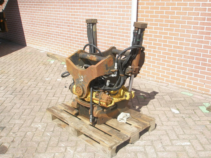 Onbekend S70 engcon EC226 - Draaikantelstuk voor Bouwmachine: afbeelding 1 Onbekend S70 engcon EC226 - Draaikantelstuk voor Bouwmachine: afbeelding 1