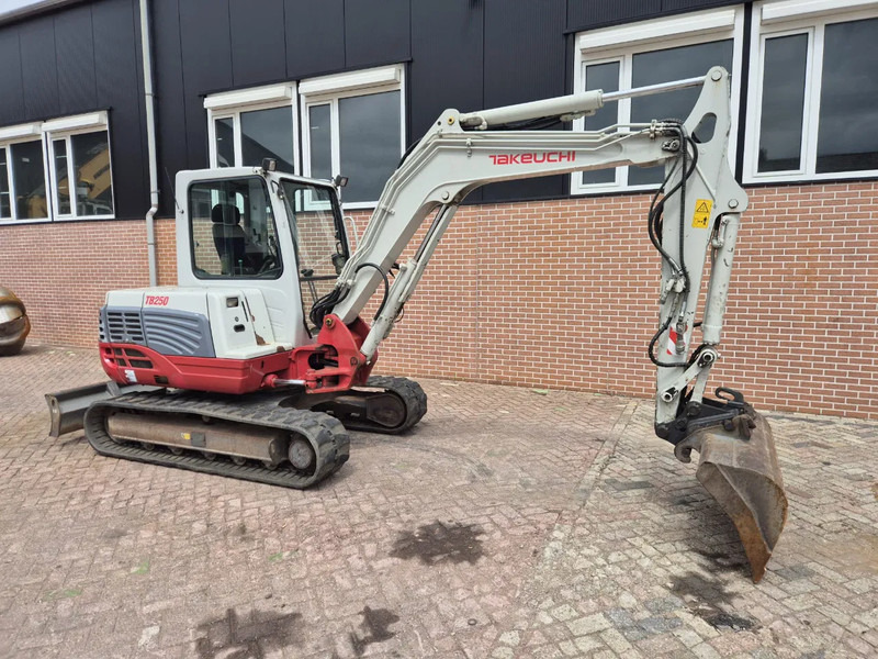 Takeuchi TB250 - Minigraafmachine: afbeelding 4 Takeuchi TB250 - Minigraafmachine: afbeelding 4