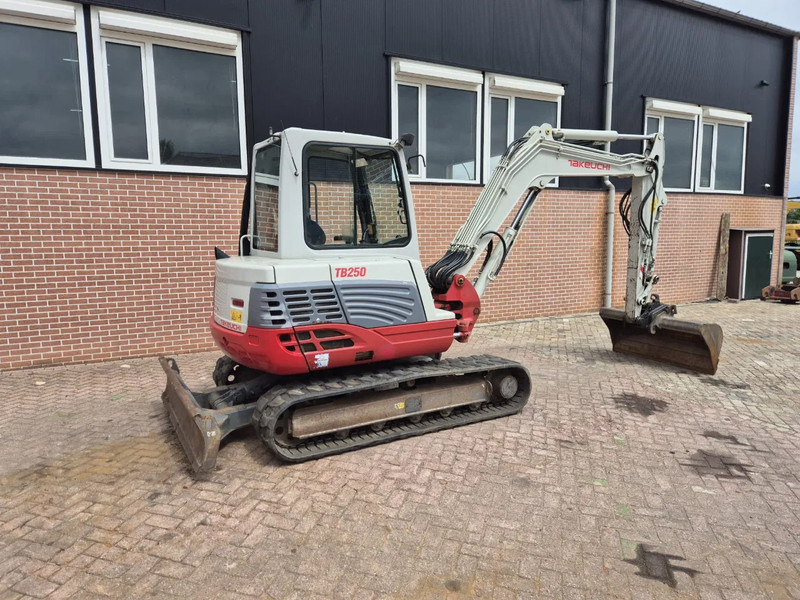 Takeuchi TB250 - Minigraafmachine: afbeelding 3 Takeuchi TB250 - Minigraafmachine: afbeelding 3
