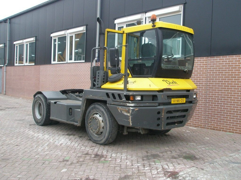 Terberg RT 222 RT220 4x4 - Terminal trekker: afbeelding 3 Terberg RT 222 RT220 4x4 - Terminal trekker: afbeelding 3