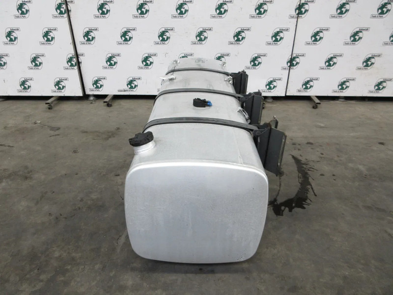 DAF 1944800 DIESELTANK DAF XF CF 480 EURO 6 845 LITER MODEL 2020 - Brandstoftank voor Vrachtwagen: afbeelding 2 DAF 1944800 DIESELTANK DAF XF CF 480 EURO 6 845 LITER MODEL 2020 - Brandstoftank voor Vrachtwagen: afbeelding 2